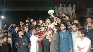 আ’লীগকে নিষিদ্ধের দাবিতে ঢাবিতে বিক্ষোভ