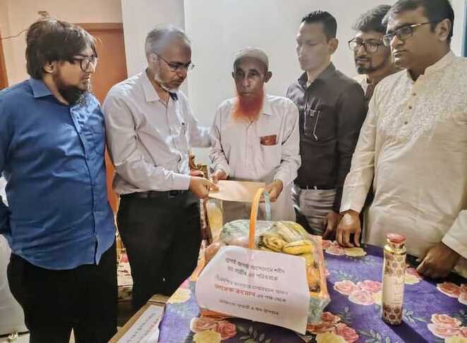 জুলাই বিপ্লবে নিহত ডা.সজীবের অসুস্থ মাকে ঈদ উপহার