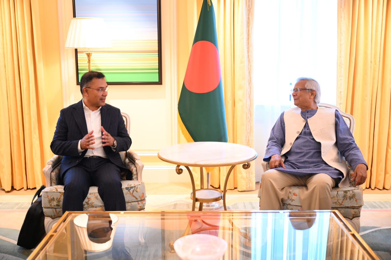 দেড় ঘণ্টা ব্যাপী বৈঠক করলেন ড.ইউনূস-তারেক