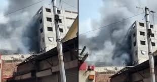 মিরপুরে গার্মেন্টস ও কেমিক্যালের গুদামে আগুন