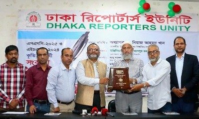 কৃতী শিক্ষার্থীদের সংবর্ধনা দিল ডিআরিইউ