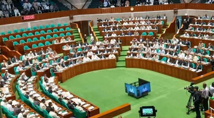 সরকারি চাকরিতে প্রবেশের বয়সসীমা ৩২ বছর